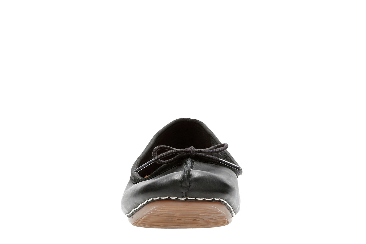 Clarks Women Black Freckle Ice Shoes