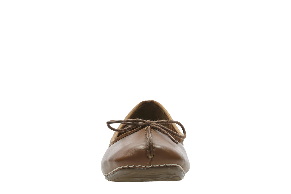 Clarks Women Tan Freckle Ice Shoes